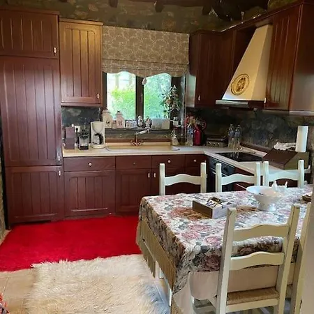 Chalet Blessings Chalet: Cozy Fireplace Retreat With Mountain Views *