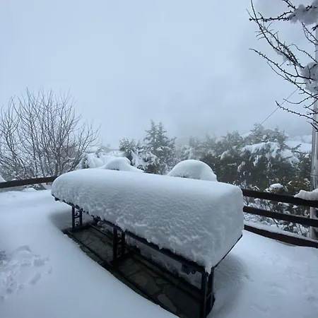 Blessings Chalet: Cozy Fireplace Retreat With Mountain Views Chalet *