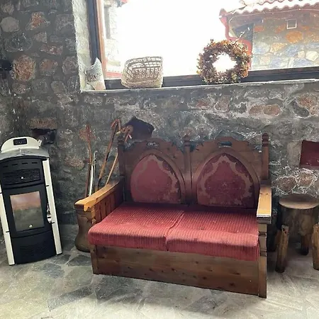 Chalet Blessings Chalet: Cozy Fireplace Retreat With Mountain Views *