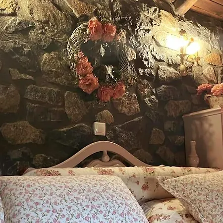 Blessings Chalet: Cozy Fireplace Retreat With Mountain Views Agios Athanasios (Pella)