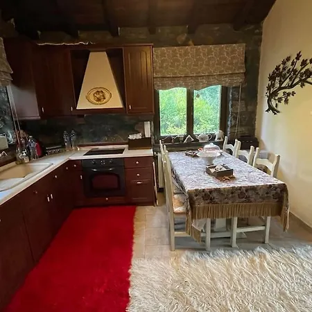 Blessings Chalet: Cozy Fireplace Retreat With Mountain Views Chalet Agios Athanasios (Pella)