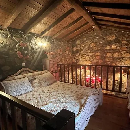 Blessings Chalet: Cozy Fireplace Retreat With Mountain Views Agios Athanasios (Pella)