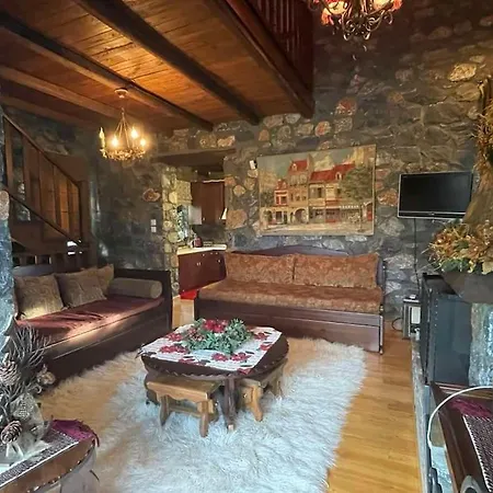Blessings Chalet: Cozy Fireplace Retreat With Mountain Views