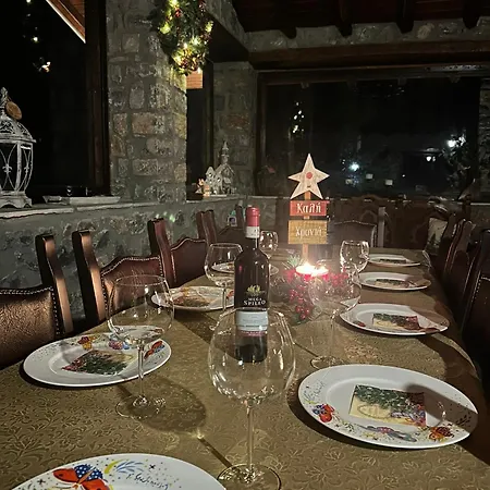 Blessings Chalet: Cozy Fireplace Retreat With Mountain Views Chalet *