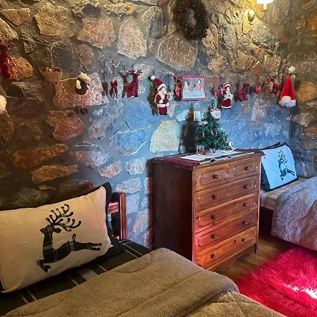 Blessings Chalet: Cozy Fireplace Retreat With Mountain Views