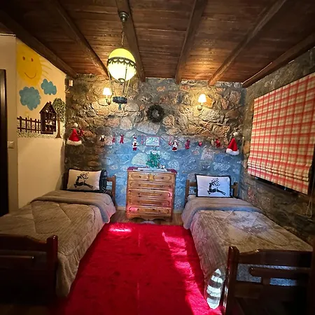 Blessings Chalet: Cozy Fireplace Retreat With Mountain Views Agios Athanasios (Pella)