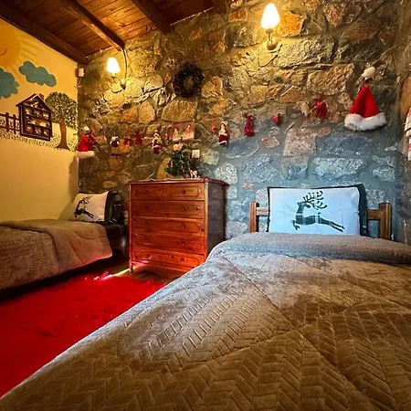 Chalet Blessings Chalet: Cozy Fireplace Retreat With Mountain Views *
