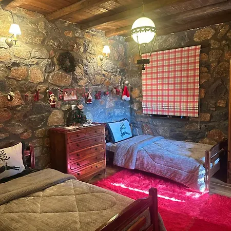 Blessings Chalet: Cozy Fireplace Retreat With Mountain Views Chalet *