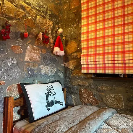 Chalet Blessings Chalet: Cozy Fireplace Retreat With Mountain Views