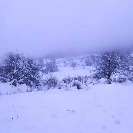 Blessings Chalet: Cozy Fireplace Retreat With Mountain Views Agios Athanasios (Pella)