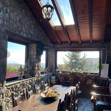 Blessings Chalet: Cozy Fireplace Retreat With Mountain Views Chalet