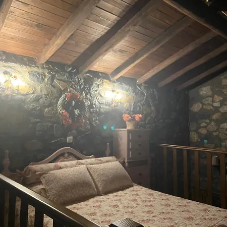 Blessings Chalet: Cozy Fireplace Retreat With Mountain Views