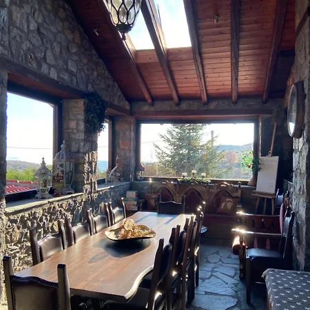 Chalet Blessings Chalet: Cozy Fireplace Retreat With Mountain Views *