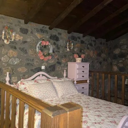 Blessings Chalet: Cozy Fireplace Retreat With Mountain Views Agios Athanasios (Pella)