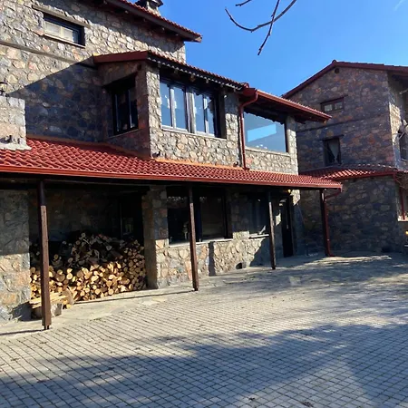 Blessings Chalet: Cozy Fireplace Retreat With Mountain Views * Agios Athanasios (Pella)