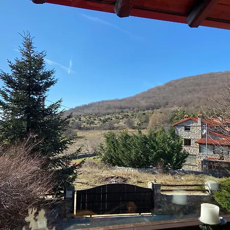 Blessings Chalet: Cozy Fireplace Retreat With Mountain Views Chalet Agios Athanasios (Pella)