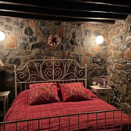 Blessings Chalet: Cozy Fireplace Retreat With Mountain Views Agios Athanasios (Pella)