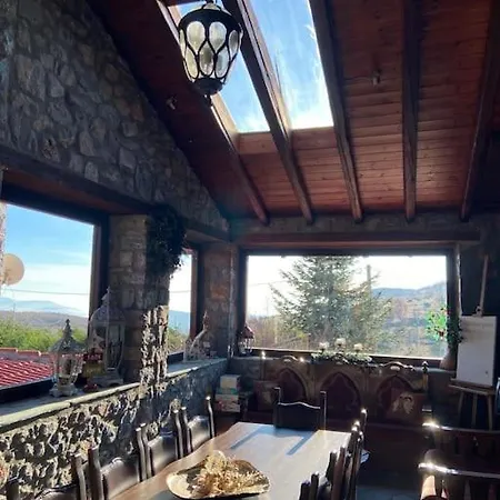 Blessings Chalet: Cozy Fireplace Retreat With Mountain Views Chalet