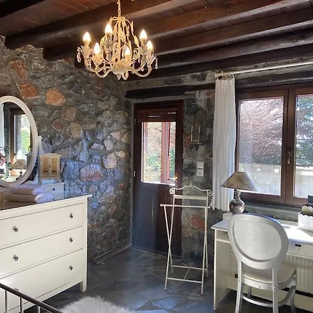 Blessings Chalet: Cozy Fireplace Retreat With Mountain Views
